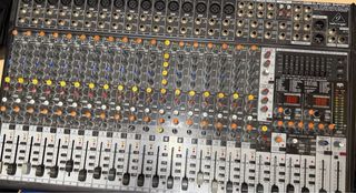 Mesa de Sonido Behringer Eurodesk SX2442fx