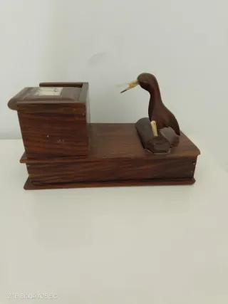 Oggetto vintage meccanico in legno