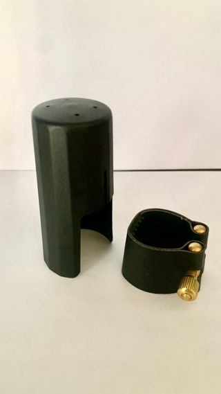Boquillero y abrazadera cuero clarinete
