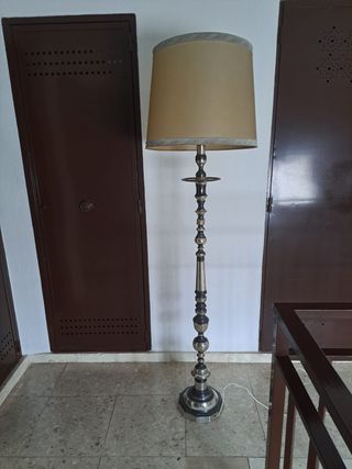 Lámpara de pie salón beige y plata
