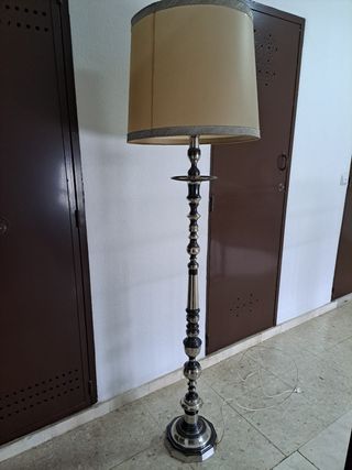 Lámpara de pie salón beige y plata