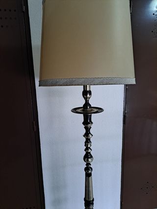 Lámpara de pie salón beige y plata