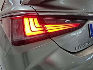 Lexus ES 2.5 300h Premium