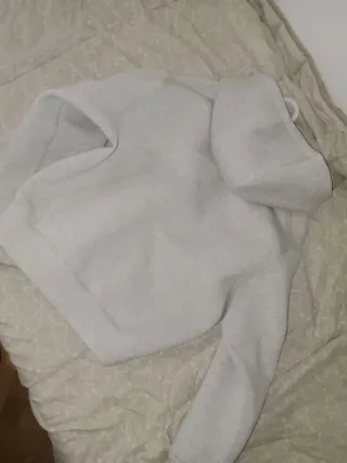 Sudadera gris con cremallera