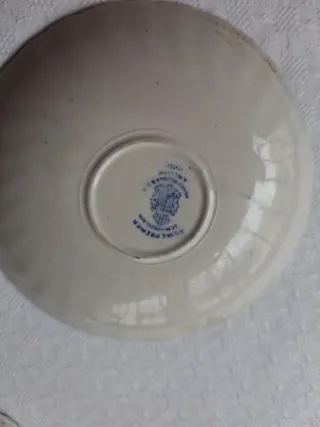 Taza y plato de porcelana azul