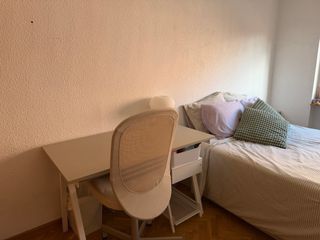 Scrivania Ikea 120x70cm + Cassettiera Beige/Bianco