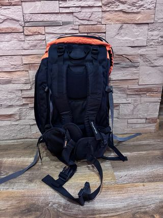 Mochila de montaña Quechua naranja y gris