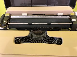 Máquina de escribir Olivetti Lettera 35