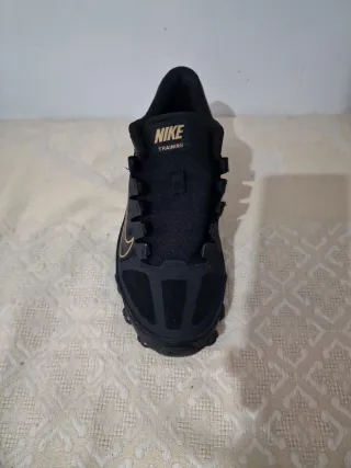Nike Reax 8 TR Zapatillas Negras Doradas