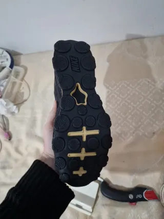 Nike Reax 8 TR Zapatillas Negras Doradas