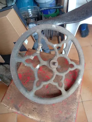 Antigua Rueda de fundicion