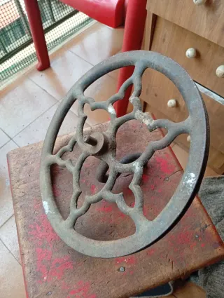 Antigua Rueda de fundicion