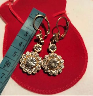 Pendientes vintage dorados con pedrería
