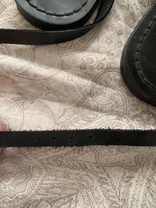 Sandalias negras con tachuelas