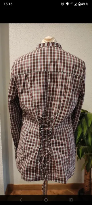 Camisa de cuadros con volantes