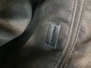 Bolso negro de tela con asas de piel