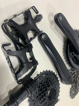 Transmisión Shimano 3x8v con Pedales