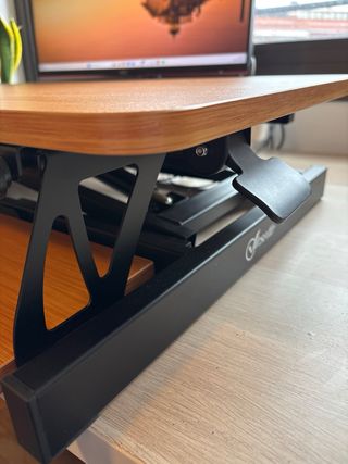 Escritorio Elevable Convertidor Madera y Metal