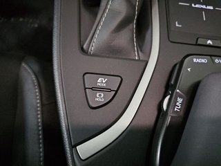 Lexus UX 2.0 250h Business