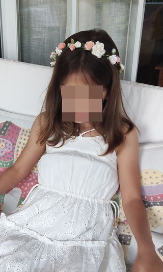 Corona de flores melocotón y blanca