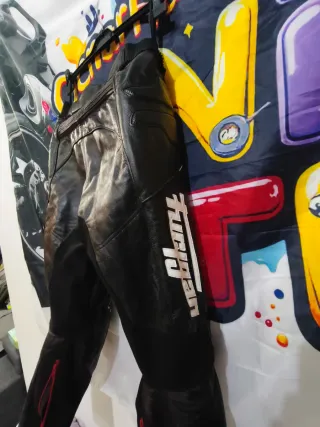 Calças em couro Furygan