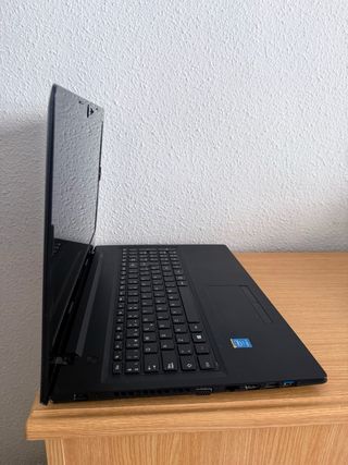 Portátil Lenovo 15.6 i7 16GB RAM 1TB SSD + ofice