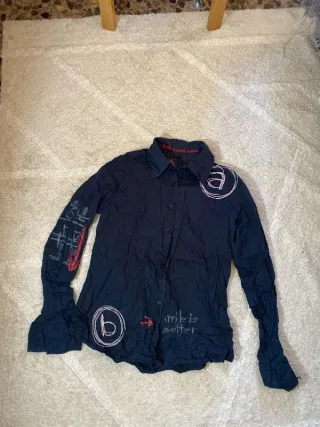 Camisa Desigual azul con estampado retro