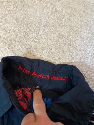 Camisa Desigual azul con estampado retro