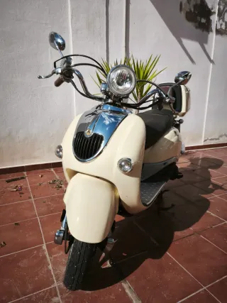 Sumco Luna Beige Scooter