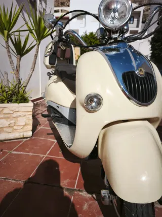 Sumco Luna Beige Scooter