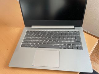 Portátil Lenovo Plata y Negro