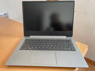 Portátil Lenovo Plata y Negro