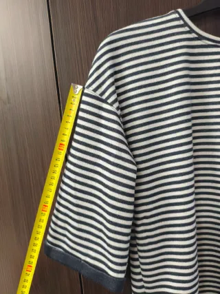 Camiseta rayas con labios rojos