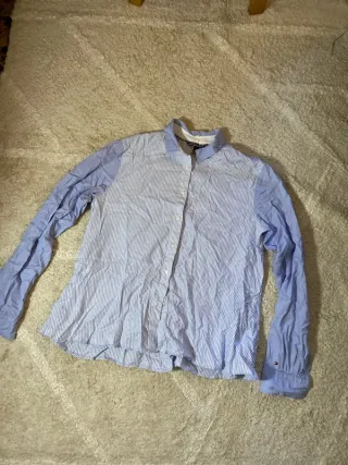 Camisa Tommy Hilfiger azul y blanca