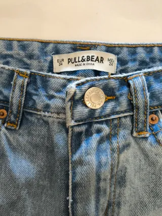 Jeans Pull&Bear con Fiori Rossi