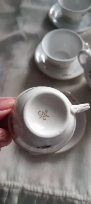 Tazzine Vintage con decorazioni floreali