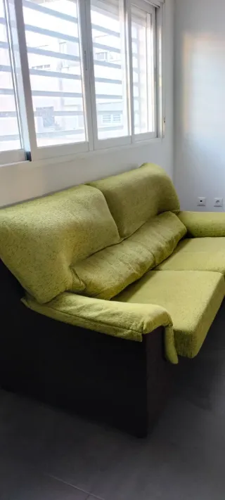 Sofá de 2 plazas verde