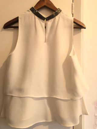 Top Zara blanco cuello joya