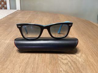 Gafas de sol Ray-Ban Wayfarer negras y azules