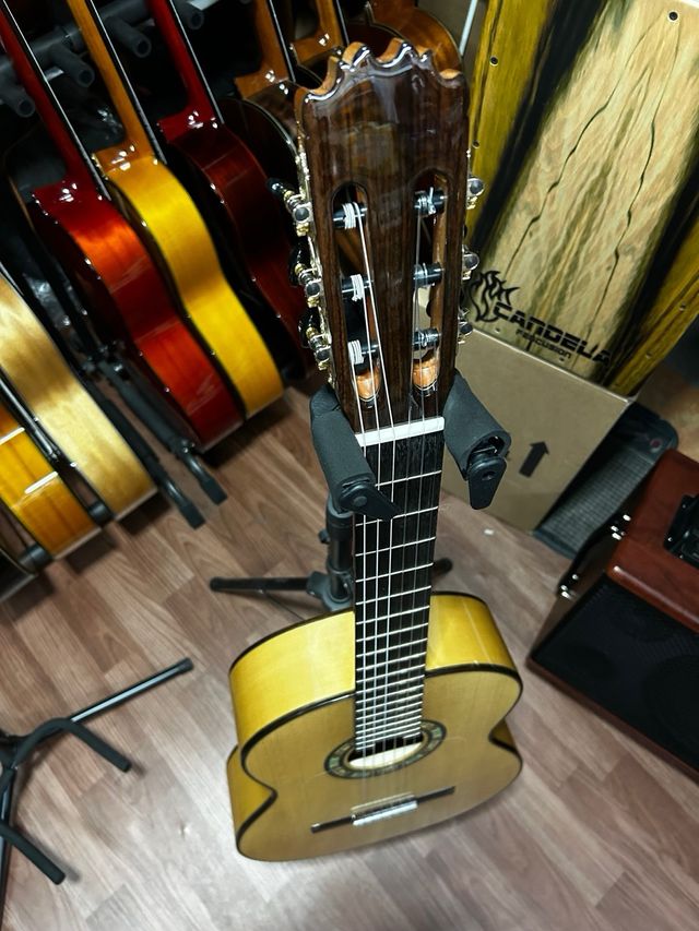 Funda y Guitarra Flamenca Jose Rincon MF3