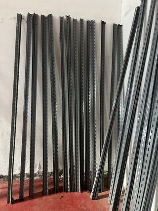 Bandeja desmontada y patas Estantería