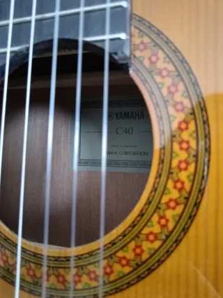 Guitarra Clásica Yamaha C40 + Accesorios