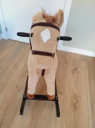 Caballo balancín peluche marrón