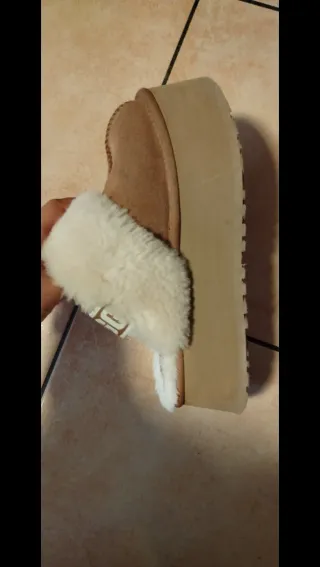 Ciabatte UGG marroni con pelo