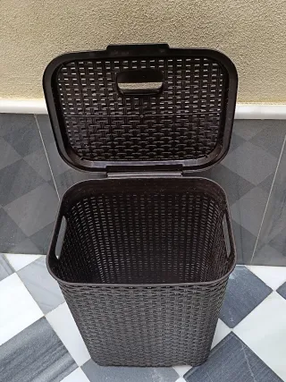 OPORTUNIDAD Cesto de plástico marrón con tapa