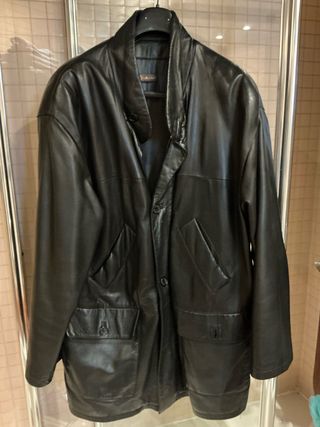 Chaquetón de piel GILGAR negro. Talla 56/58