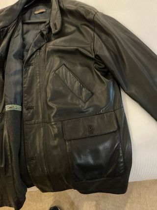 Chaquetón de piel GILGAR negro. Talla 56/58