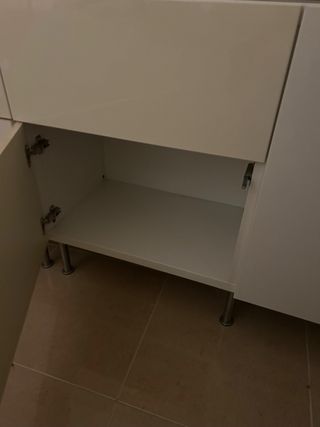 Armario blanco brillante  de madera