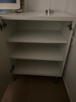 Armario blanco brillante  de madera