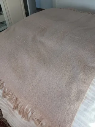 Manta de lana beige y rosa